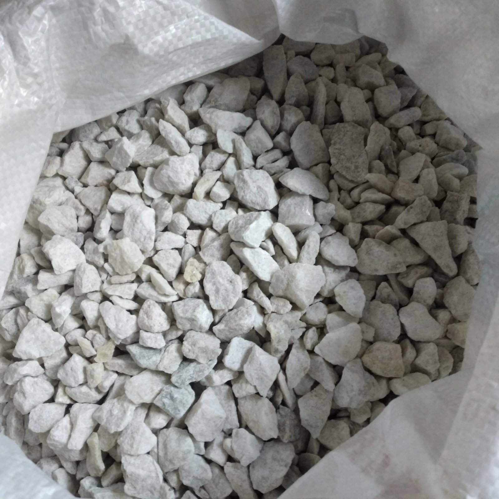Piedra BLANCA jardin x Bolsa 50Kg.(tamaño variado)